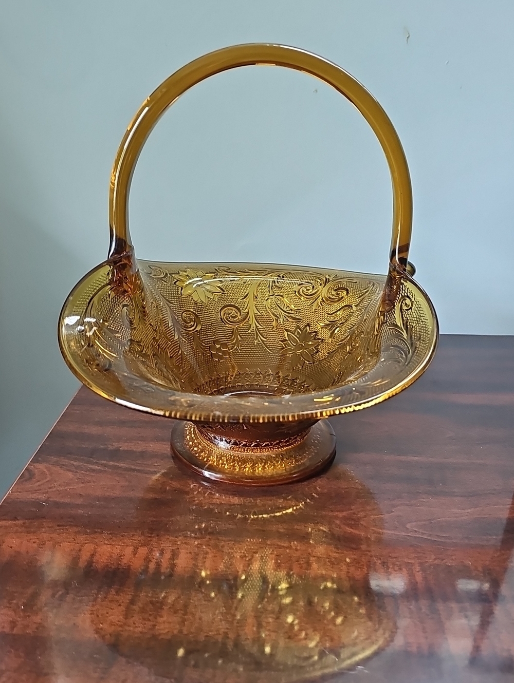 Vintage Indiana Tiara Sandwich Amber Glass Basket with Handle - Picture 2 of 8